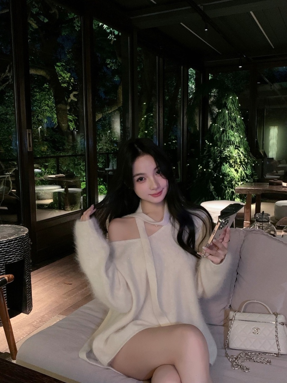 Wool Cream V-neck Sweater with Scarf